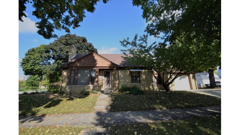 2800 N 92nd St Milwaukee, WI 53222 by Shorewest Realtors $164,900