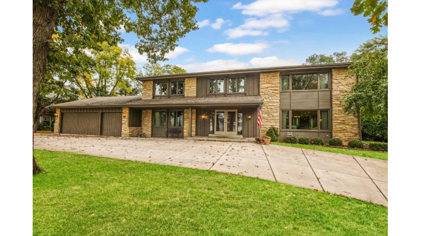 1760 San Fernando Dr Elm Grove, WI 53122 by Keller Williams-MNS Wauwatosa $749,000