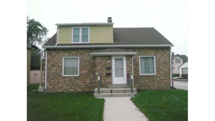 2836 S 10th St Sheboygan, WI 53081 by Century 21 Moves $169,900