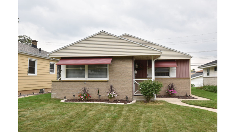 4734 N 77th Ct Milwaukee, WI 53218 by Shorewest Realtors $150,000