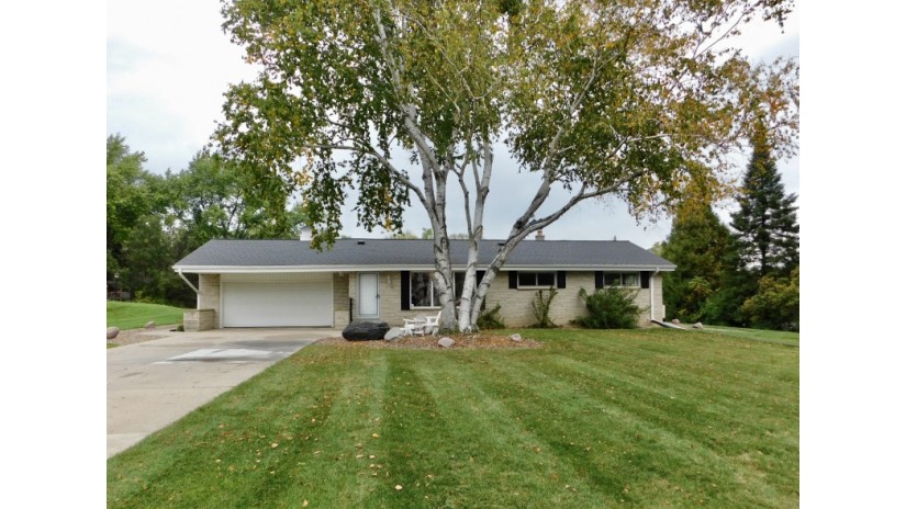 16260 Overhill Dr Brookfield, WI 53005 by Shorewest Realtors $354,900