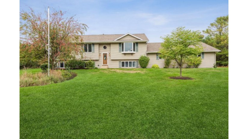 N3705 Willow Bend Ln Geneva, WI 53147 by @properties $479,900