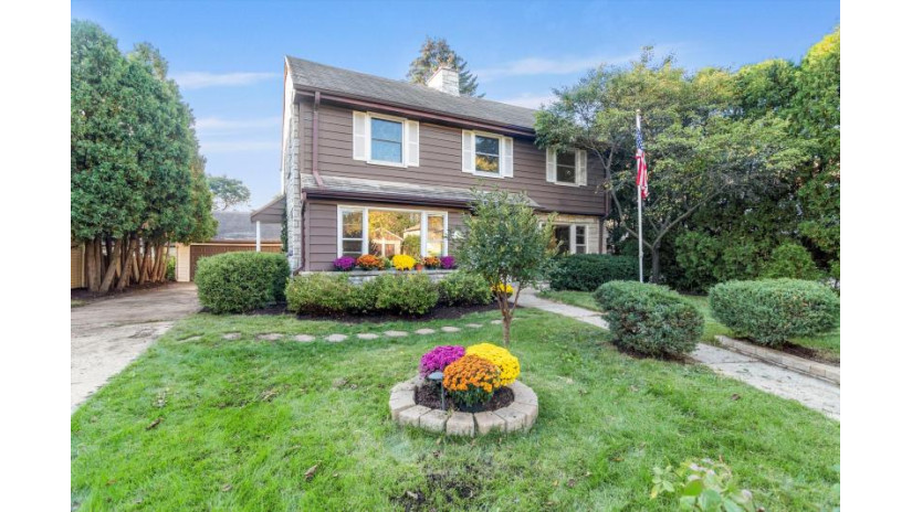 2465 Swan Blvd Wauwatosa, WI 53226 by First Weber Inc -NPW $389,000