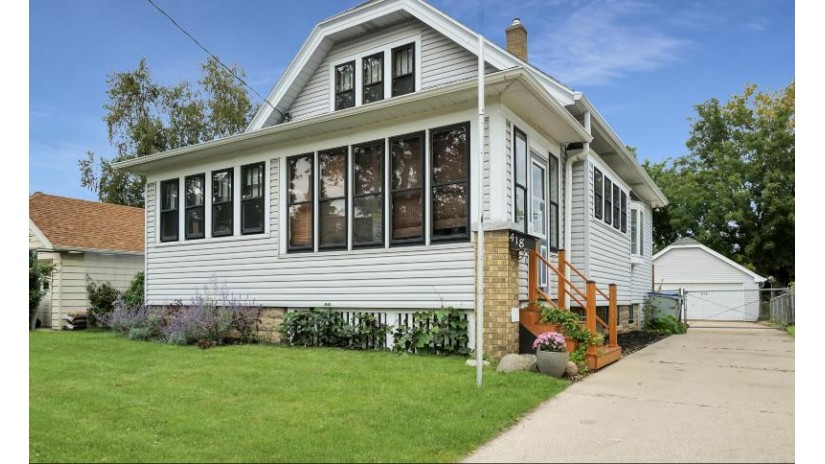 418 E Van Beck Ave Milwaukee, WI 53207 by Lake Country Flat Fee $208,900