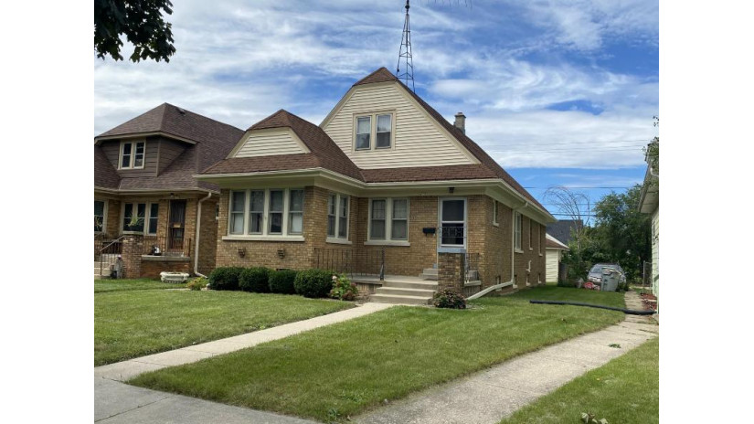 4533 N 41st St Milwaukee, WI 53209 by Realty Executives - Integrity $119,000