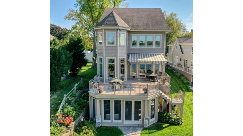 W346N5295 Elm Ave Oconomowoc, WI 53069-5306 by The Real Estate Company Lake & Country $1,795,000