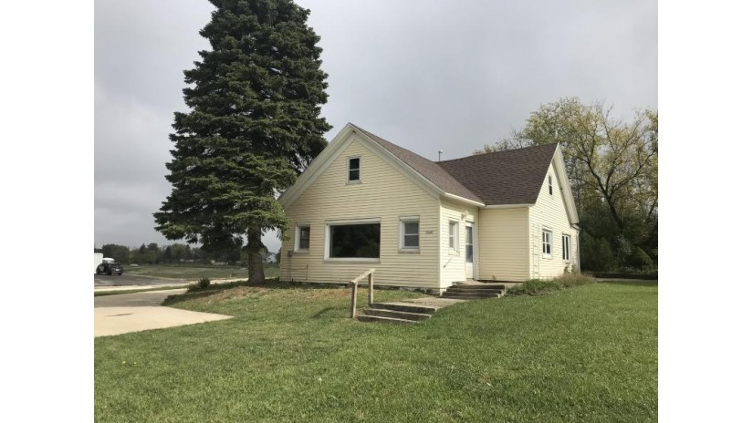 7508 S 51st St Franklin, WI 53132-9692 by Buyers Vantage $189,000