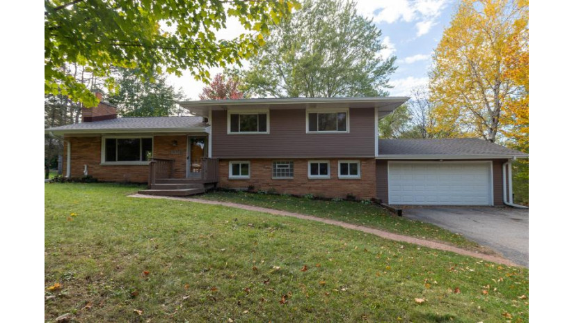 1385 Hickory Hill Ln Brookfield, WI 53045 by Cream City Real Estate Co $459,900