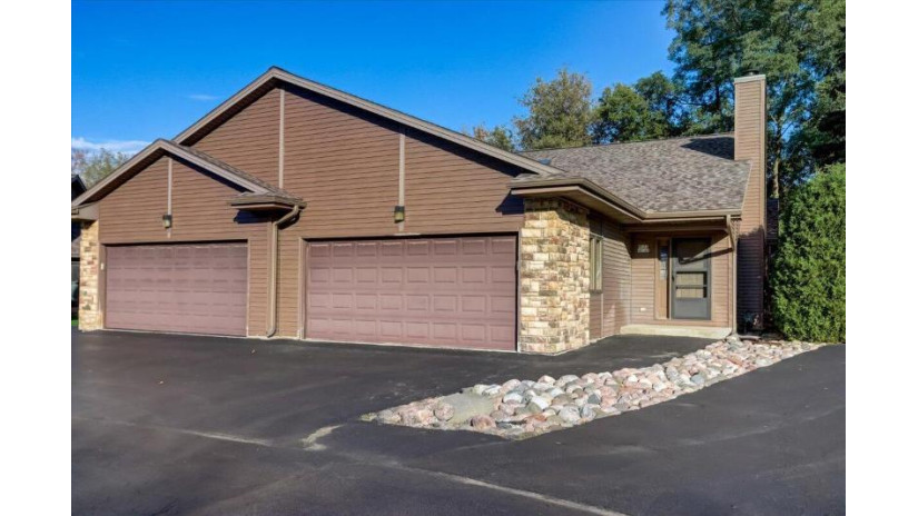 W131N8140 Country Terrace Ln Menomonee Falls, WI 53051 by The Stefaniak Group, LLC $279,900