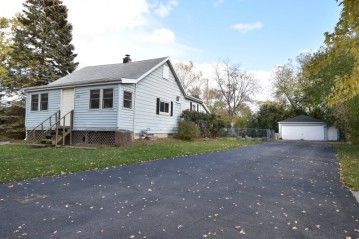 4436 S 47th St, Greenfield, WI 53220-3615