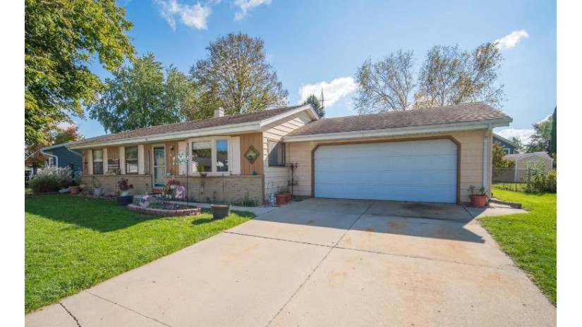923 Lenora Dr West Bend, WI 53090 by EXP Realty, LLC~Milw $225,000