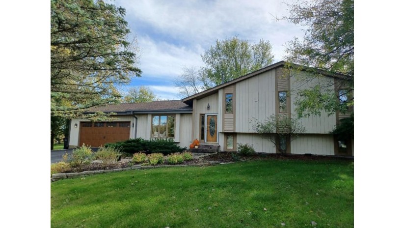 W5127 Hawkhunter Rd Sugar Creek, WI 53121 by Hibl's Real Estate Sales, Inc. $334,500