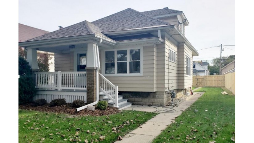 3666 S Lenox St Milwaukee, WI 53207-3471 by Lannon Stone Realty LLC $270,000