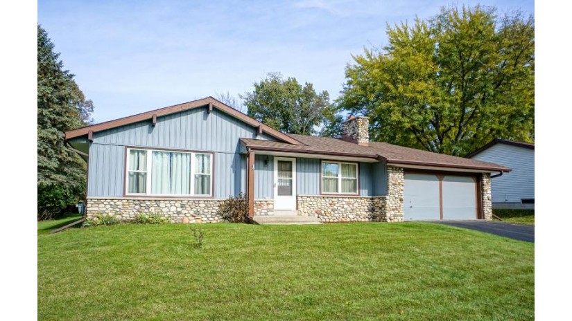 1556 River Highlands Dr Oconomowoc, WI 53066-3433 by Lake Country Flat Fee $279,900