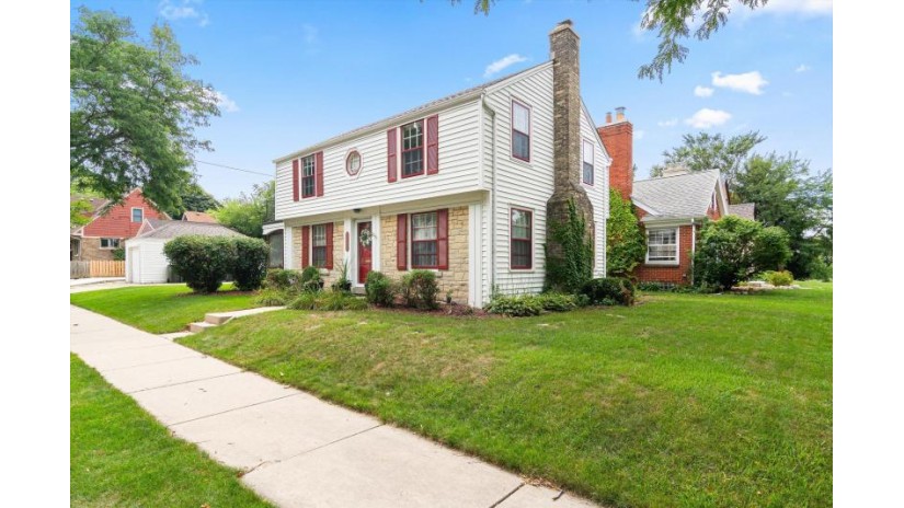 6127 W Wright St Wauwatosa, WI 53213 by First Weber Inc -NPW $277,000