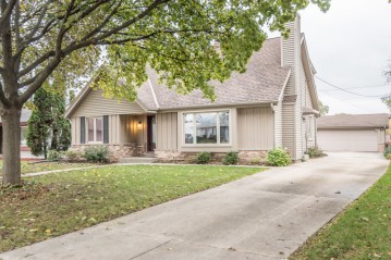 2244 N 117th St, Wauwatosa, WI 53226-2116