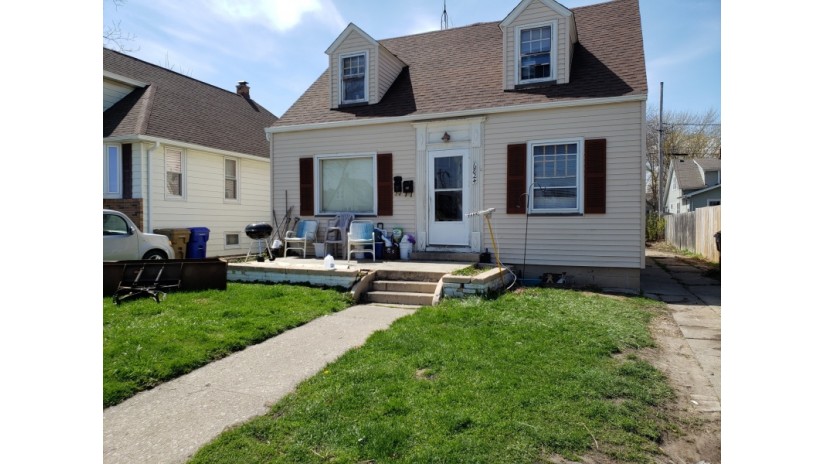 6824 31st Ave Kenosha, WI 53142 by Shorewest Realtors $98,500