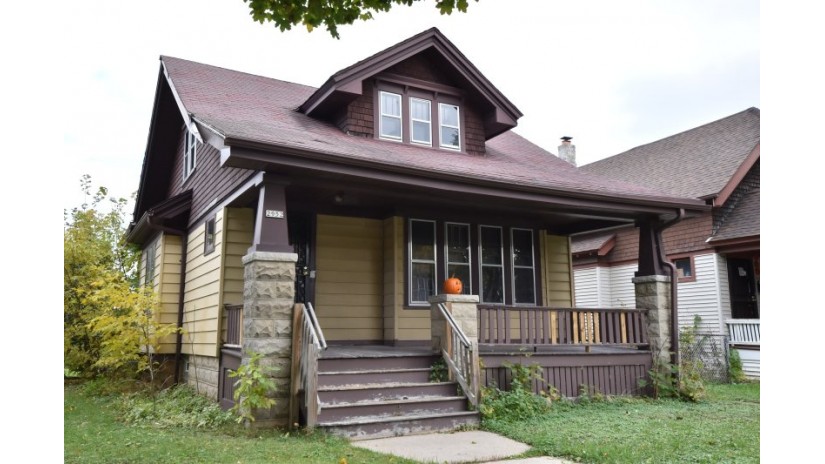 2952 N 40th St Milwaukee, WI 53210-1808 by Shorewest Realtors $89,000