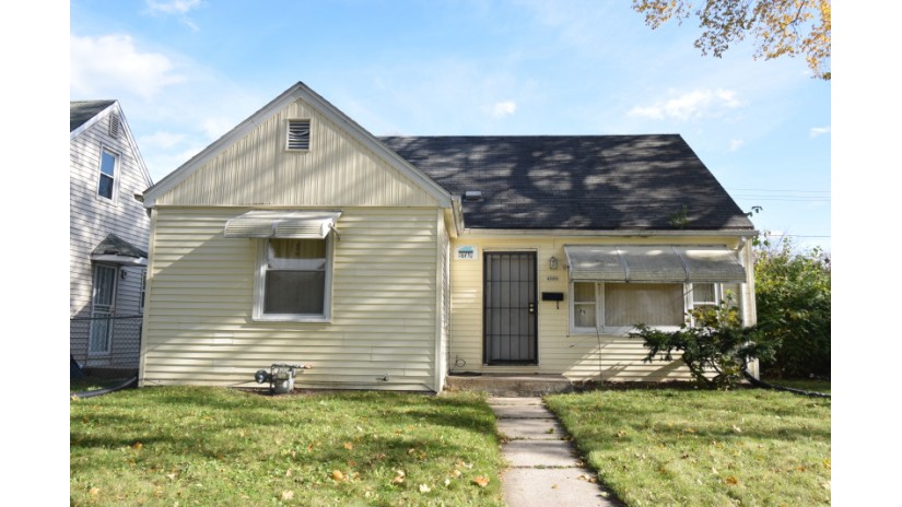 4900 N 26th St Milwaukee, WI 53209 by Shorewest Realtors $79,000