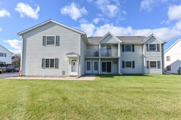 254 Minz Park Cir 4, West Bend, WI 53095-5739