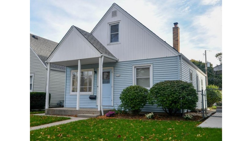 2910 S 32nd St Milwaukee, WI 53215 by Benefit Realty $137,900