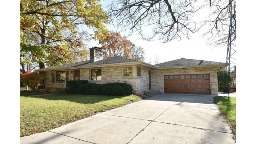 11909 W Vliet St Wauwatosa, WI 53226 by Shorewest Realtors $249,900