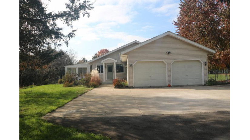 3977 Nagawicka Rd Delafield, WI 53029 by Lake Country Home Realty LLC $349,900