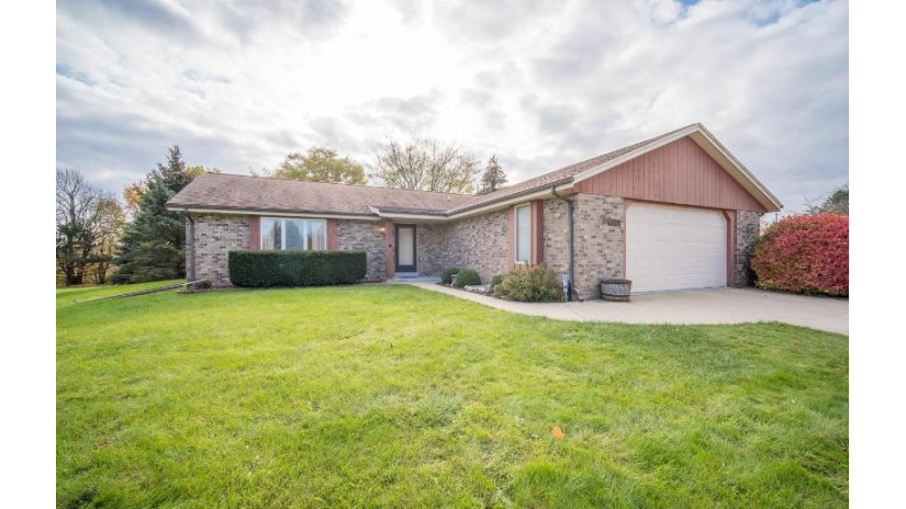 4083 Vista Moraine Dr Richfield, WI 53033 by EXP Realty, LLC~MKE $415,000