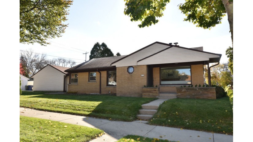 9131 W Chambers St Milwaukee, WI 53222-4631 by Shorewest Realtors $229,900