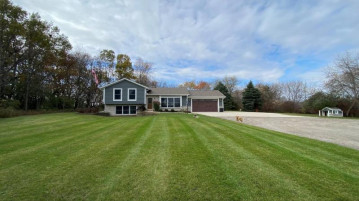 524 S Cox Rd, Dover, WI 53139-9412