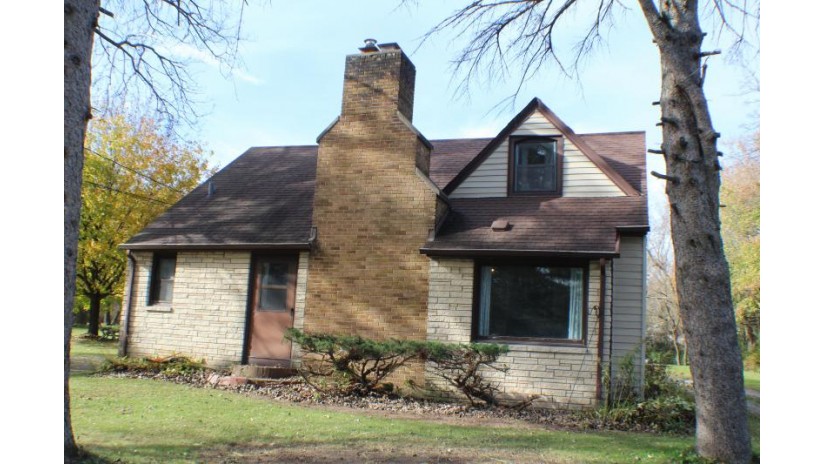 18340 W National Ave New Berlin, WI 53146-4238 by Premier Point Realty LLC $279,900