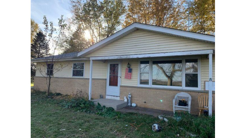 N6281 Clearview Dr Fredonia, WI 53021 by Krier Realty Inc $209,900