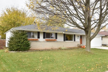 1566 Scott Rd, Port Washington, WI 53074-1036