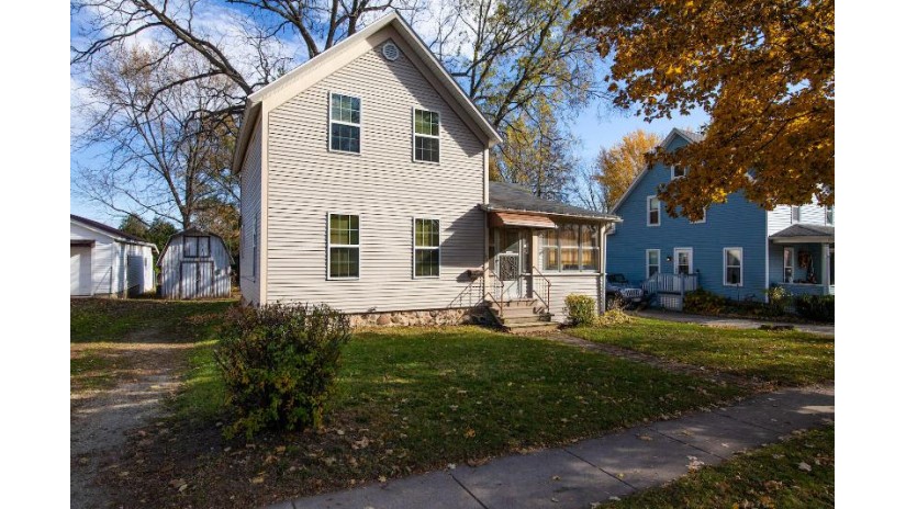 423 East St Fort Atkinson, WI 53538-2321 by Coldwell Banker Elite $130,000
