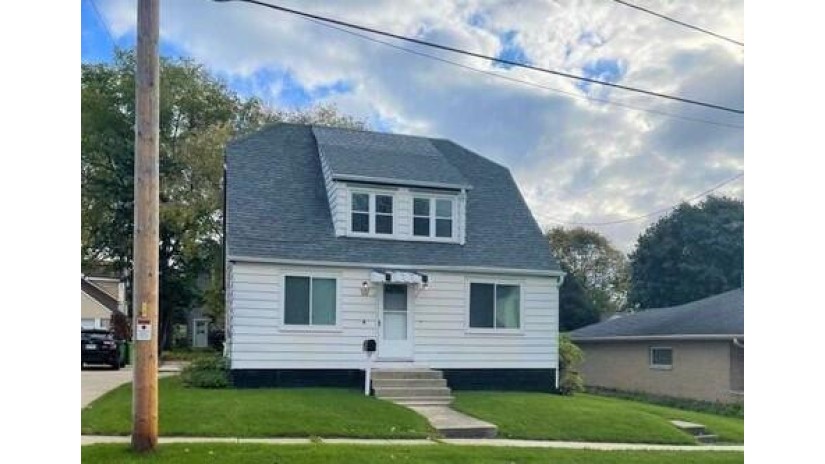 448 First St Hartford, WI 53027-1204 by Coldwell Banker Realty $134,900
