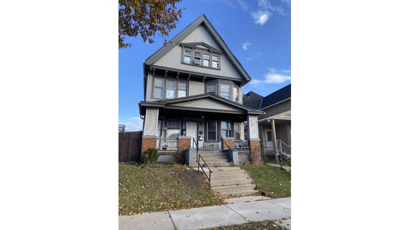 1008 S 26th St 1010 Milwaukee, WI 53204 by Real Broker LLC $189,900