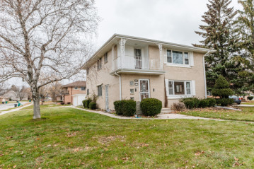 W158N8961 Charles Dr N8963, Menomonee Falls, WI 53051-2203