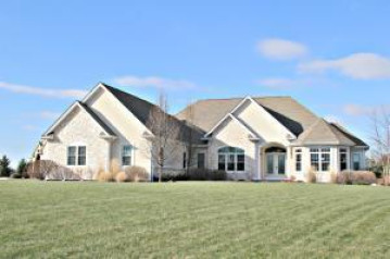 363 Sunshine Dr, Hartland, WI 53029-8559