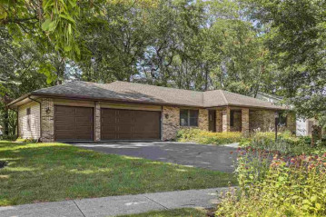 3265 Valley Woods Drive, Cherry Valley, IL 61016