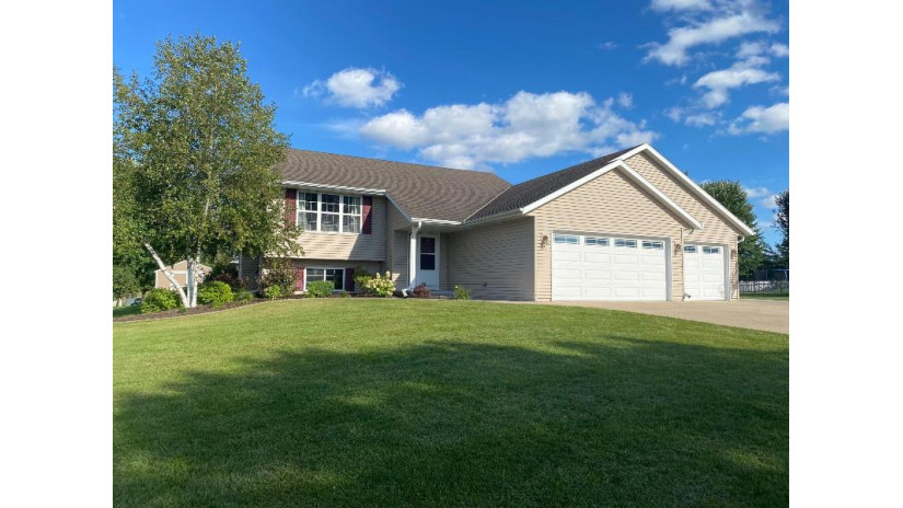 504 Oriole Drive Oconto Falls, WI 54154 by Signature Realty, Inc. $259,900