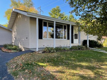 270 Hill Street, Iola, WI 54945-9633