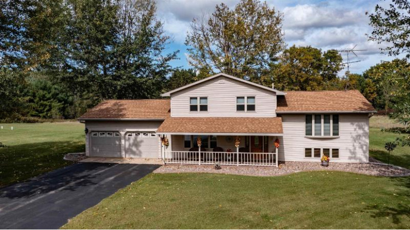 W674 Schmoldt Lane Bloomfield, WI 54983 by RE/MAX Lyons Real Estate $319,000