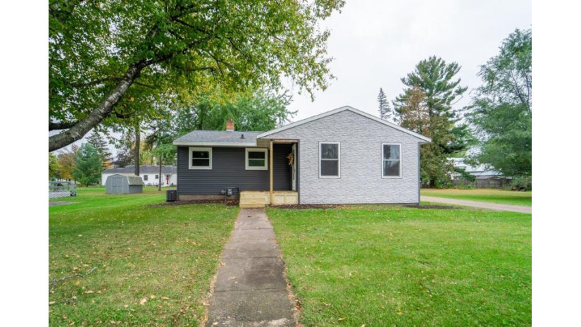 407 E Alfred Street Weyauwega, WI 54983 by Rieckmann Real Estate Group, Inc $165,000