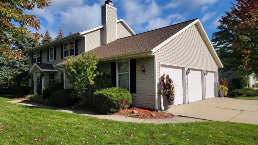 1967 Emerald Drive Bellevue, WI 54311 by Coldwell Banker Real Estate Group $324,900