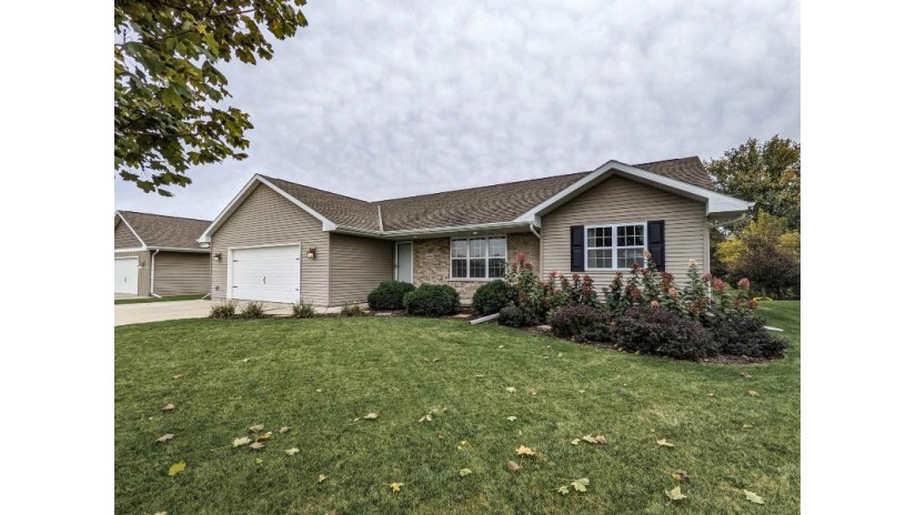 1895 Jacobsen Road Fox Crossing, WI 54956 by Think Hallmark Real Estate $287,000