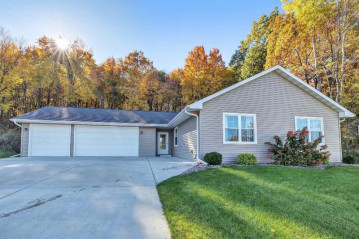 901 Buffalo Ridge Lane, Waupaca, WI 54981