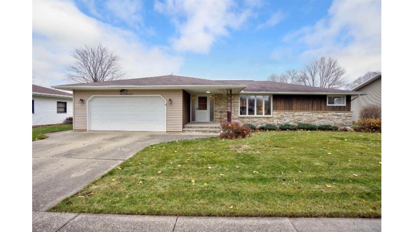 327 Schindler Drive Kimberly, WI 54136 by Coldwell Banker Real Estate Group $200,000