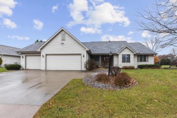 126 Edgewood Lane, Combined Locks, WI 54113-1256