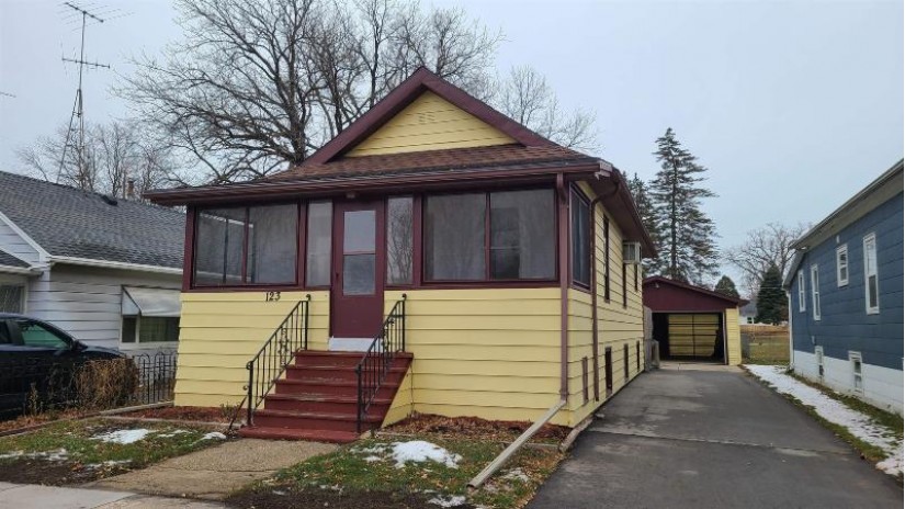 123 W Mcwilliams Street Fond Du Lac, WI 54935-2221 by Roberts Homes and Real Estate $82,900