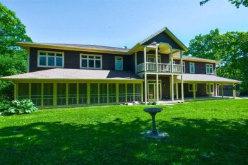 W1484 Spring Grove Rd, Green Lake, WI 54971